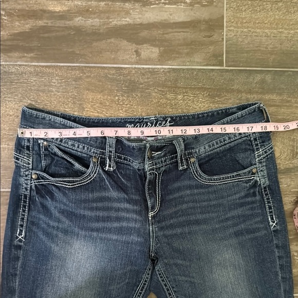 Maurices Classic Blue Denim Jeans - Picture 4 of 9
